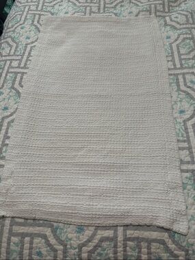 Pottery barn king size one pillowcase white with honeycomb like texture